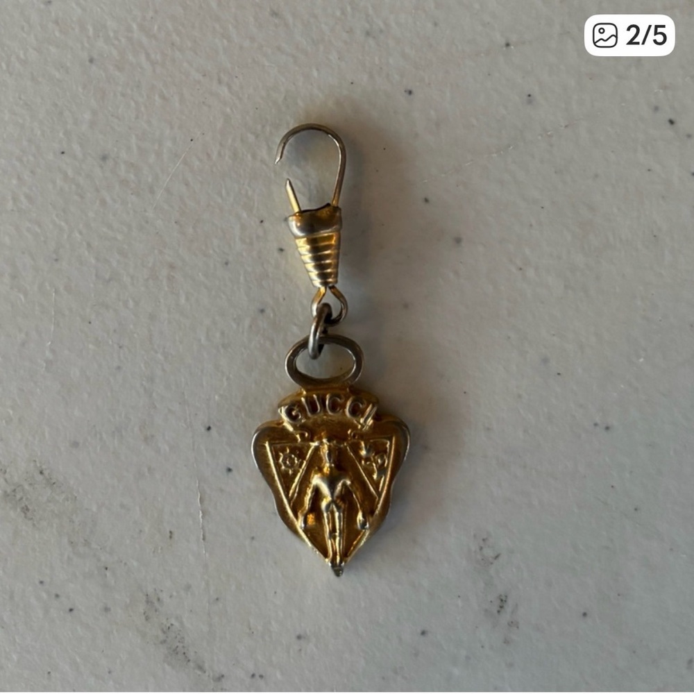 Gucci Gold Emblem Zipper Pull